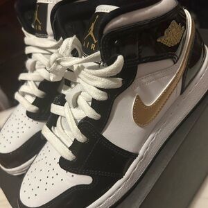 Jordan Kids' High Top Sneakers in White, Black & Gold